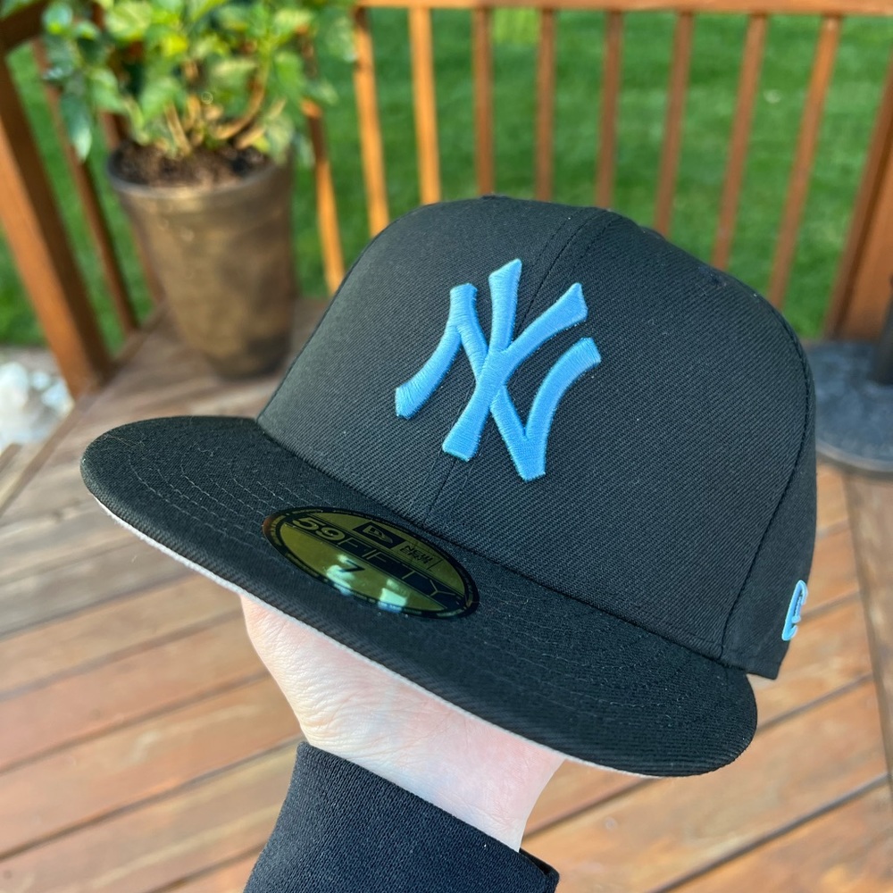 New Era Yankees Black and Baby Blue 59FIFTY Fitted Hat